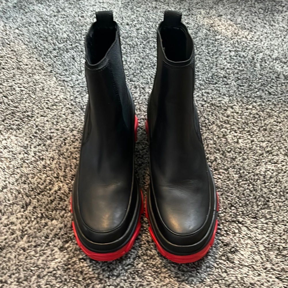 Women’s Sorel Brex Chelsea Ankle Boot, Size 9.5. Preowned